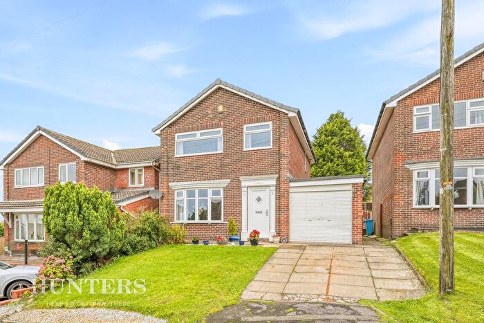 3 Bedroom Detached House For Sale In Coupland Close, Moorside, Oldham, OL4