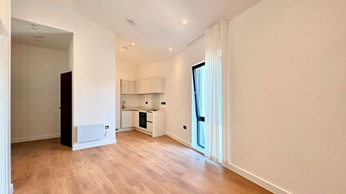 1 Bedroom Flat To Rent In Windsor Bridge Road, Bath, BA2