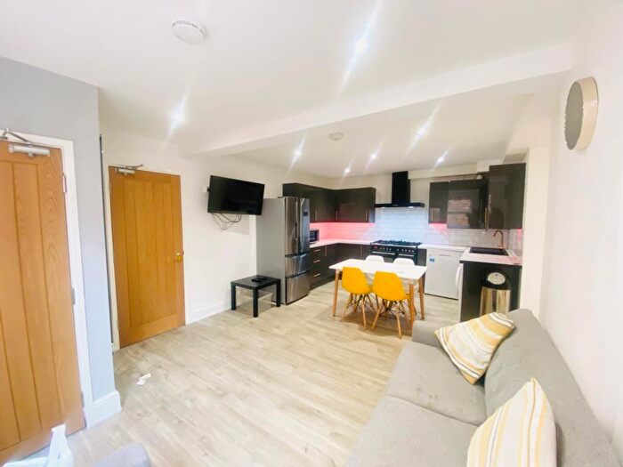 6 Bedroom Detached House To Rent In Rolleston Drive, Lenton, NG7