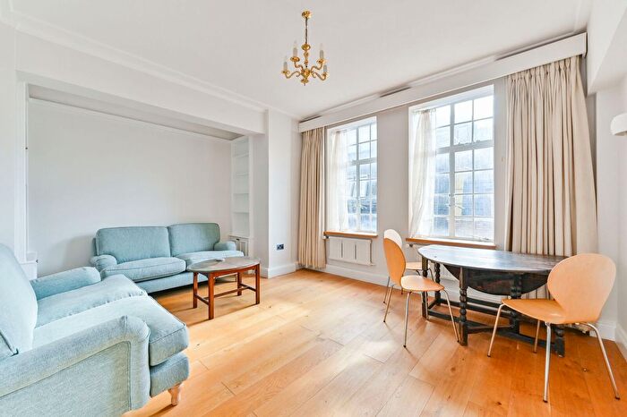 2 Bedroom Flat To Rent In Curzon Street, Mayfair, London, W1J