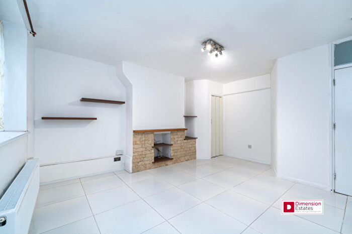 4 Bedroom Flat To Rent In Frampton Park Road, Homerton, Hackney, London, E9