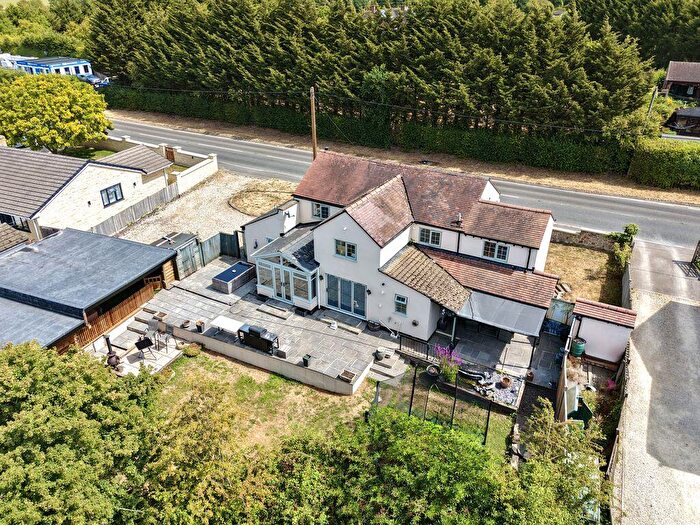 5 Bedroom Detached House For Sale In Stroud Road, Brookthorpe, GL4