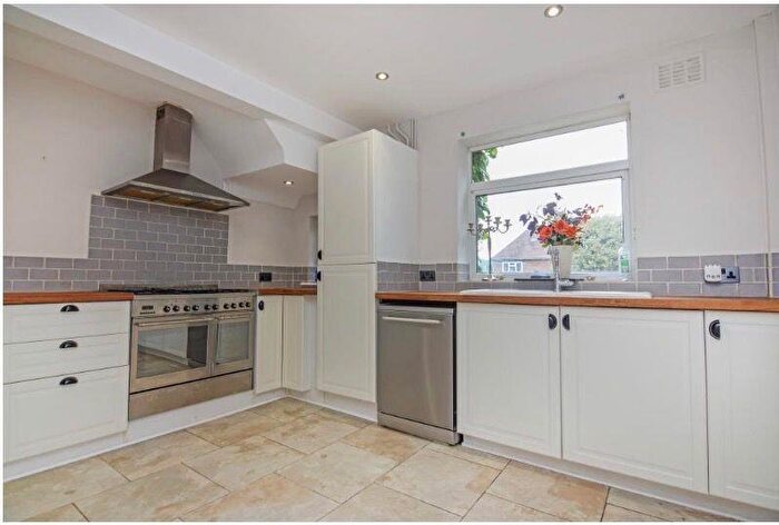 3 Bedroom Semi-Detached House To Rent In Ferrers Crescent, DE56