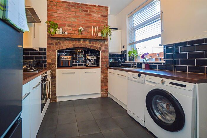 3 Bedroom Terraced House For Sale In Castleford Road, Normanton, WF6