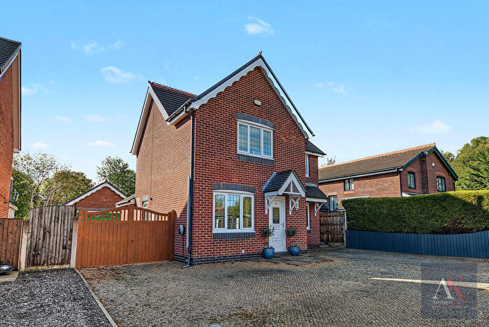 4 Bedroom Detached House For Sale In Slaidburn Close, Milnrow, OL16