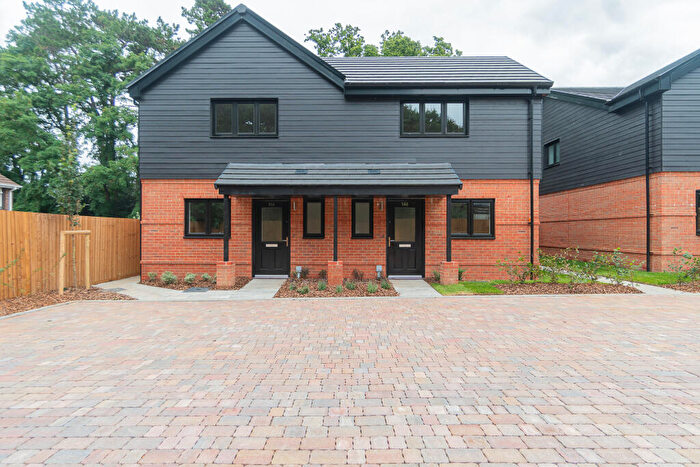 2 Bedroom Semi-Detached House For Sale In Langdown Lawn, Hythe, SO45