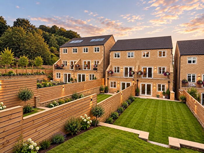 4 Bedroom Semi-Detached House For Sale In Sycamore Grove, Eastburn, BD20