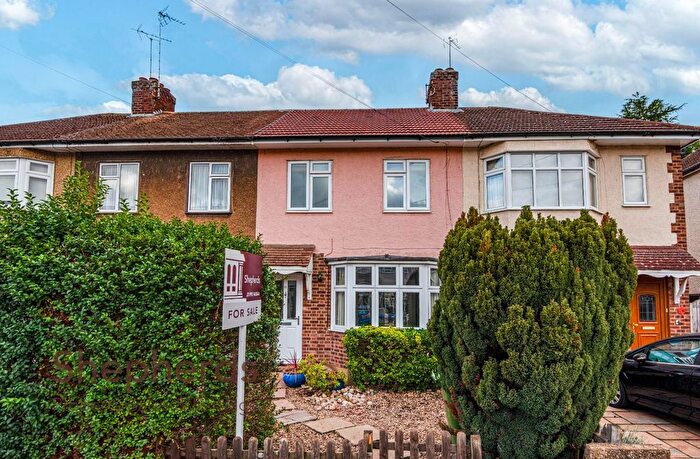 2 Bedroom Terraced House For Sale In Meadway, Hoddesdon, EN11