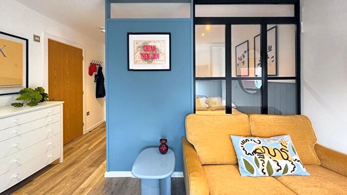 Studio To Rent In Gold Clivedon- Studio |Verney St, EX1