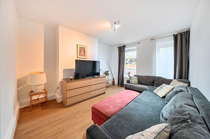 4 Bedroom Flat For Sale In Meadow Road, Stoddart House Meadow Road, SW8