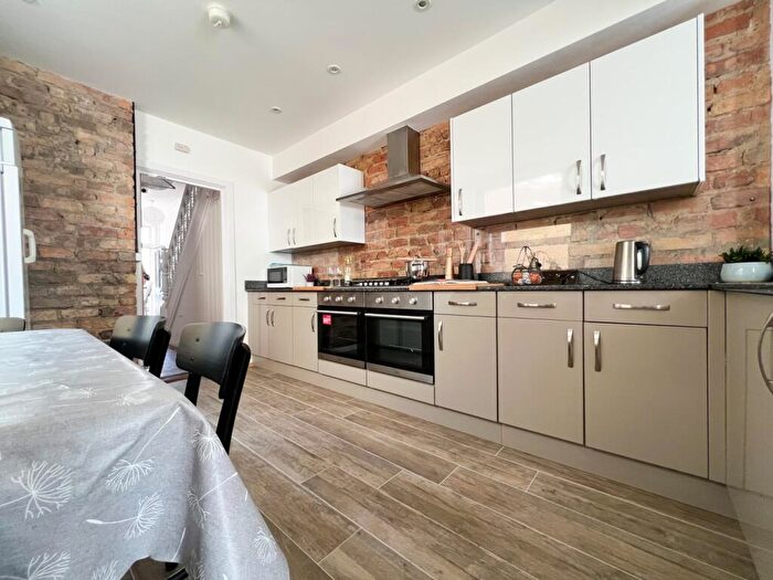 6 Bedroom Terraced House To Rent In Tewkesbury Street, Cathays, CF24