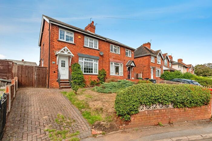 3 Bedroom Semi-Detached House For Sale In Coalpool Lane, Walsall, WS3
