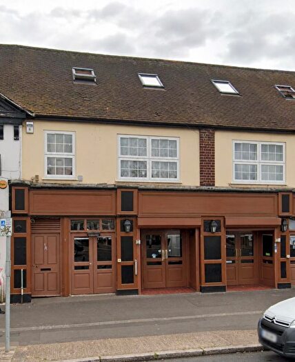 2 Bedroom Flat To Rent In Broadway Parade, Hayes, UB3