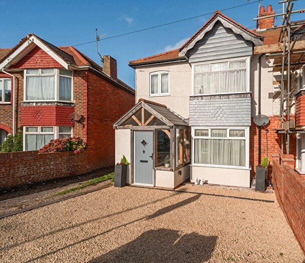 3 Bedroom End Of Terrace House For Sale In Meadow Road, Worthing, West Sussex, BN11