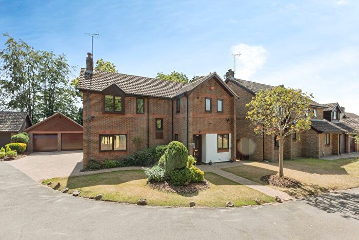 4 Bedroom Detached House For Sale In Pinehurst, Sevenoaks, TN14