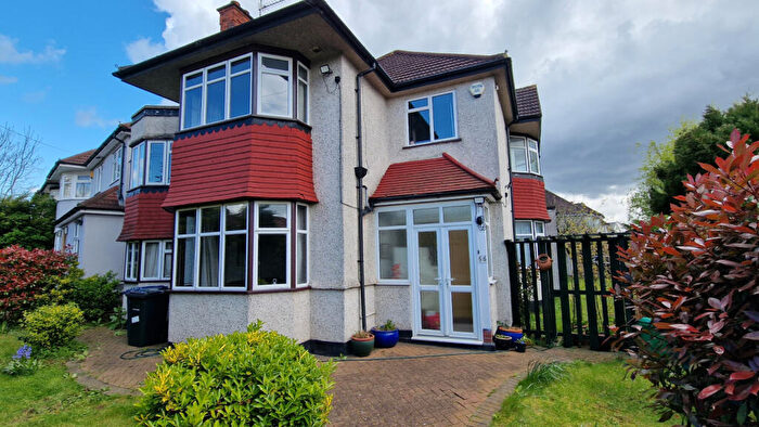 5 Bedroom Detached House For Sale In Selvage Lane, Mill Hill, London, NW7