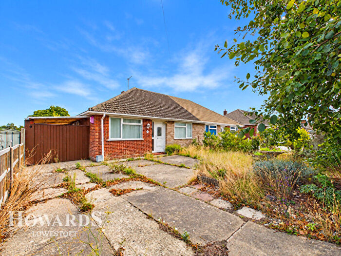 2 Bedroom Semi-Detached Bungalow For Sale In Kilbourn Road, Pakefield, NR33