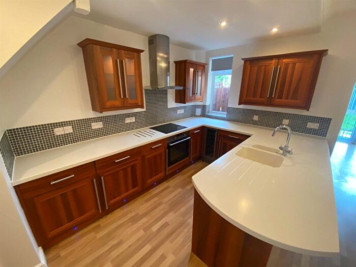 3 Bedroom Maisonette To Rent In Suttons Lane, Hornchurch, RM12