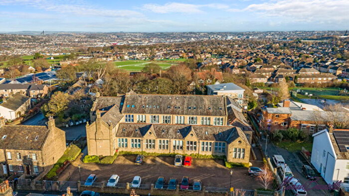 2 Bedroom Apartment For Sale In Green End, Clayton, Bradford, BD14