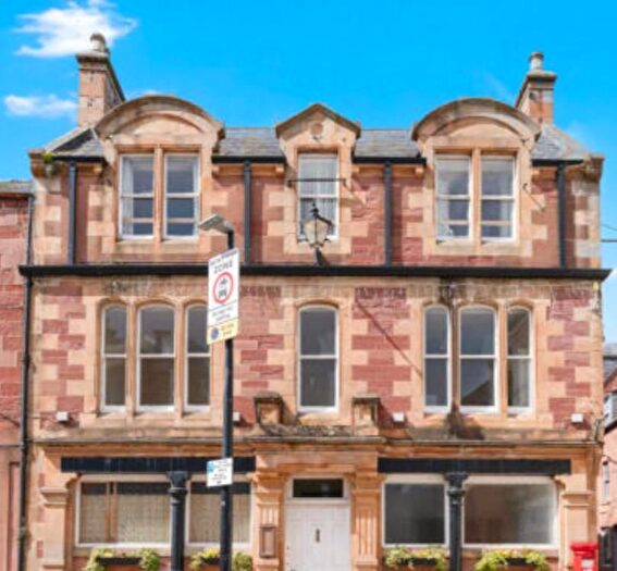 3 Bedroom Flat To Rent In High Street, Kirriemuir, DD8
