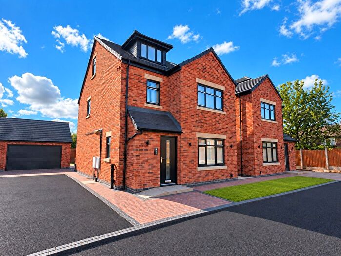 4 Bedroom Detached House For Sale In Kensington Grove, Westhoughton, BL5
