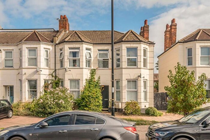 2 Bedroom Flat For Sale In Hither Green Lane, Hither Green, SE13