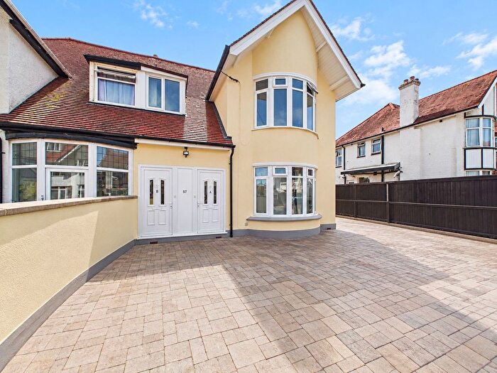 2 Bedroom Flat For Sale In Manor Road, Paignton, TQ3