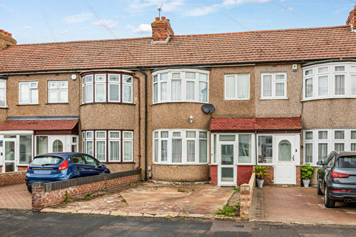 3 Bedroom Terraced House To Rent In Hedworth Avenue, EN8