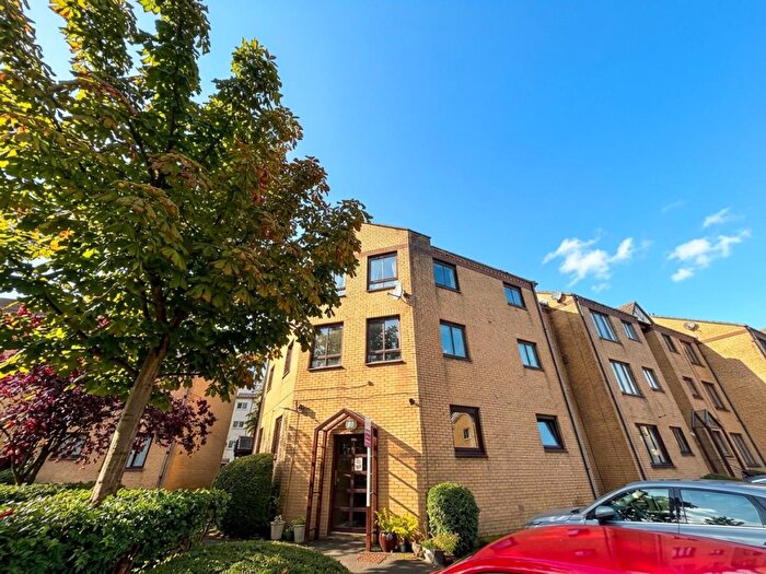 2 Bedroom Flat For Sale In , Castle Court, G66