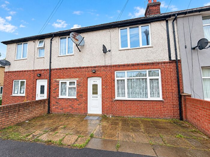3 Bedroom Terraced House For Sale In Selbourne Road, Luton, LU4