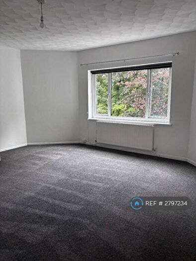 2 Bedroom Flat To Rent In Kings Hill, Hengoed, CF82