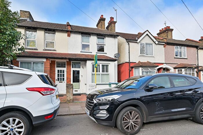 2 Bedroom End Of Terrace House For Sale In Cassiobridge Road, Watford, WD18