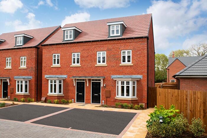 3 Bedroom Semi-Detached House For Sale In Walton Road, Drakelow, DE15