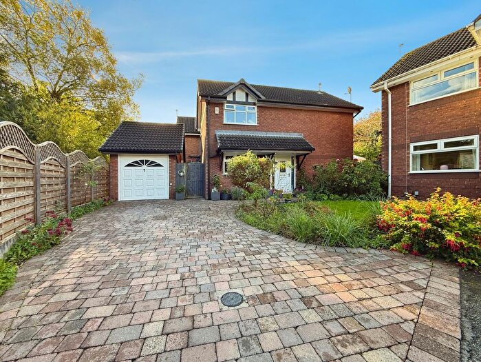 3 Bedroom Detached House For Sale In Gibsmere Close, Timperley, Altrincham, Greater Manchester, WA15