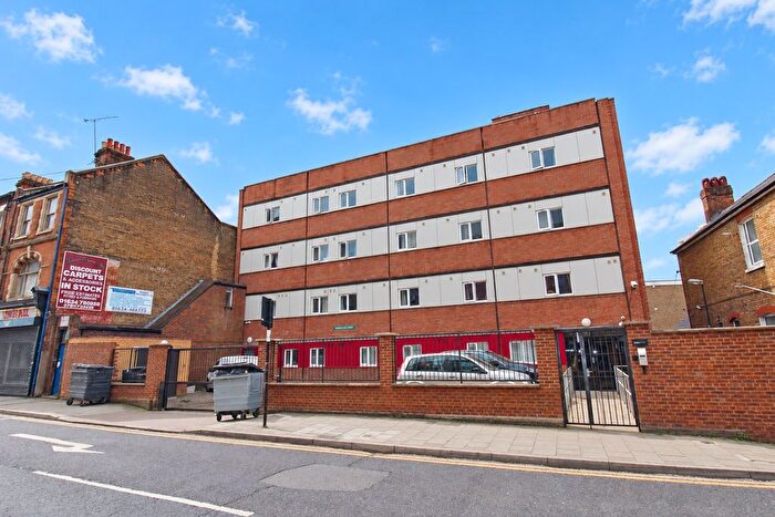 1 Bedroom Flat To Rent In Staybridge House, Chatham, Chatham, Kent, ME4