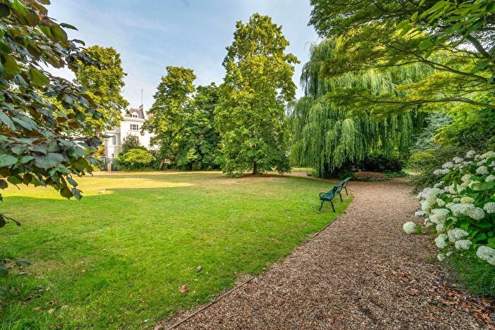 1 Bedroom Flat To Rent In Lansdowne Road, Hillgate Village, London, W11