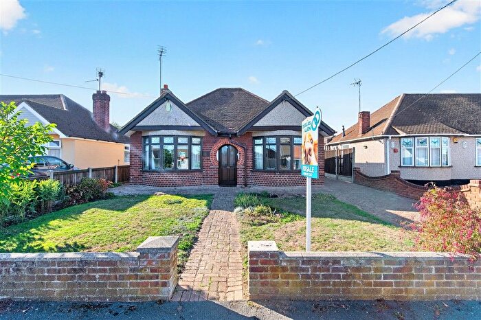 2 Bedroom Detached Bungalow For Sale In Deirdre Avenue, Wickford, Essex, SS12