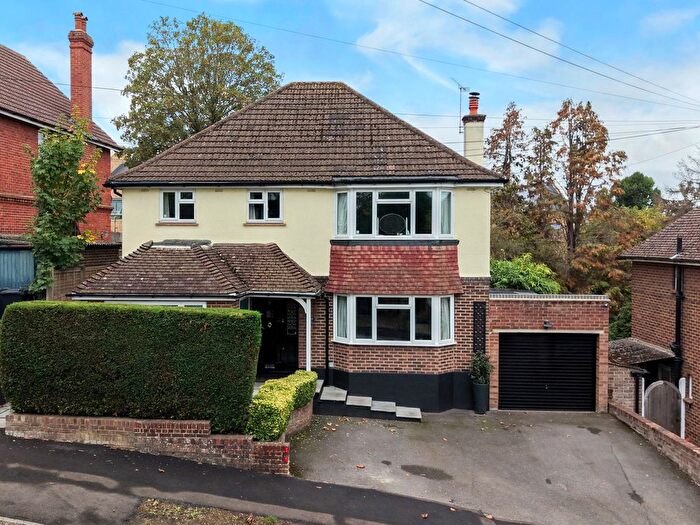 4 Bedroom Detached House For Sale In Park Rise, Leatherhead, Surrey, KT22