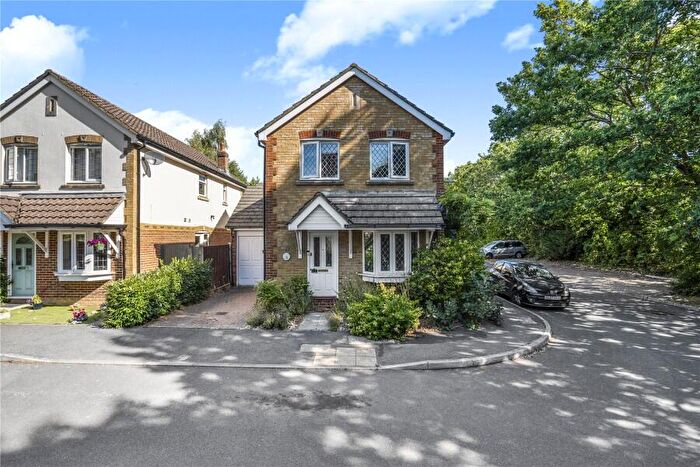3 Bedroom Detached House To Rent In Knaphill, Woking, GU21
