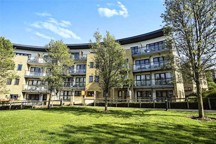 1 Bedroom Flat For Sale In Redwing Crescent, Waterstone Way, Greenhithe, Kent, DA9