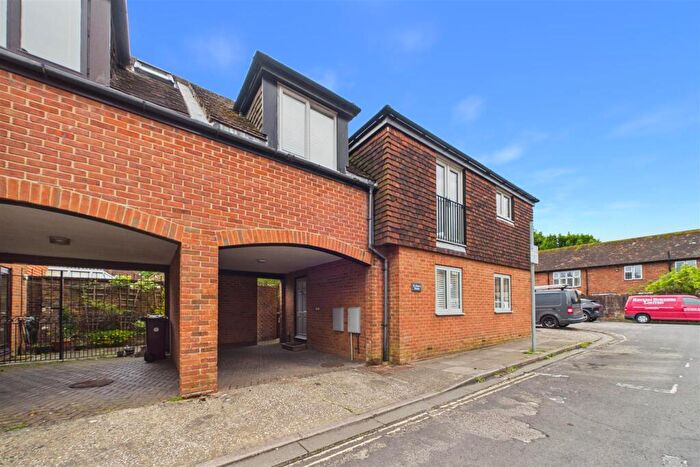 3 Bedroom Semi-Detached House To Rent In St Peters, PO19