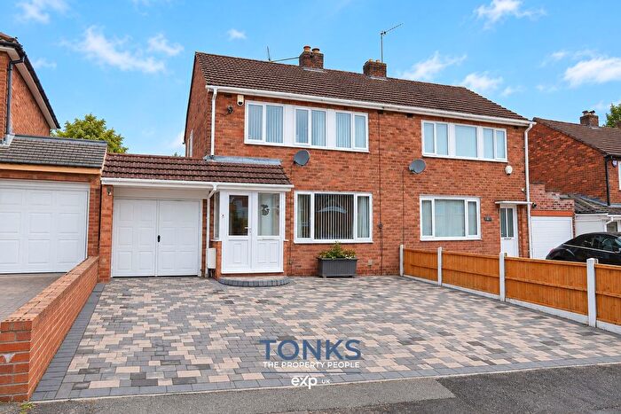 3 Bedroom Semi-Detached House For Sale In Valley Road, Halesowen, B62