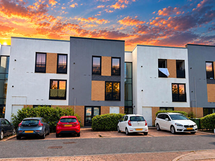 2 Bedroom Apartment To Rent In Firpark Close, Glasgow, G31