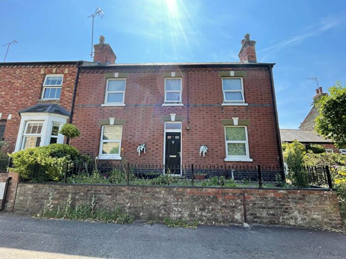 3 Bedroom Cottage For Sale In Primrose Road, Bradwell, Milton Keynes, MK13