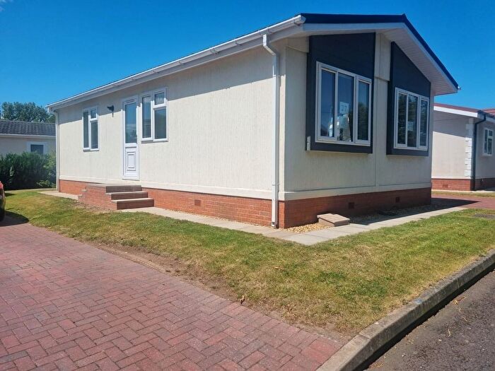 2 Bedroom Mobile/park Home For Sale In Homelands, Ketley Bank, Telford, TF2