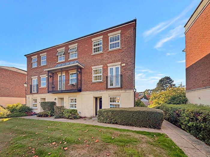 3 Bedroom End Of Terrace House For Sale In Tower Place, Warlingham, CR6
