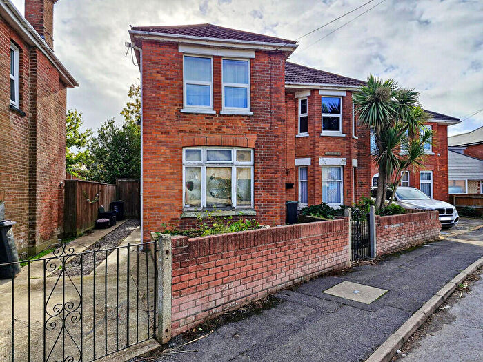 2 Bedroom Flat For Sale In Endfield Road, Bournemouth, BH9