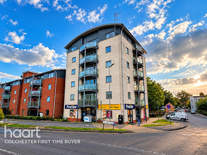 2 Bedroom Flat For Sale In De Grey Road, Colchester, CO4