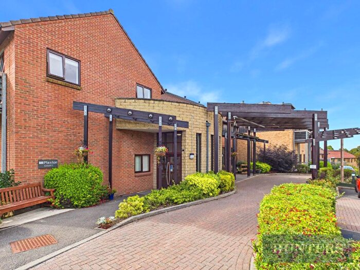 2 Bedroom Flat For Sale In Plaxton Court, Scarborough, YO12