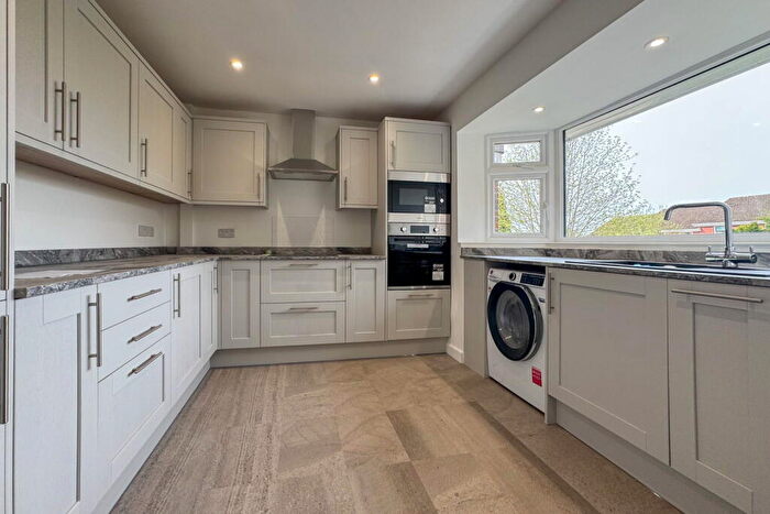 3 Bedroom End Of Terrace House For Sale In Hasted Drive, Alresford, SO24